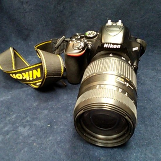 NIKON D3500